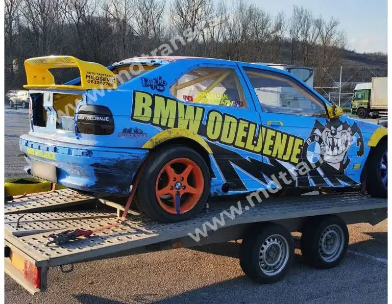 Prevoz BMW trkačkog automobila autoprikolicom