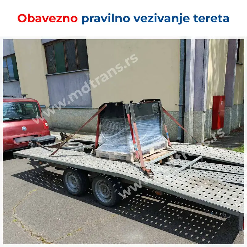 Primer obaveznog pravilnog vezivanja teškog tereta na prikolici